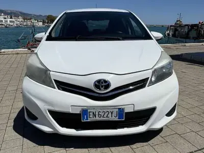 Usata Toyota Yaris 90 CV (66 kW) 2012 Utilitaria