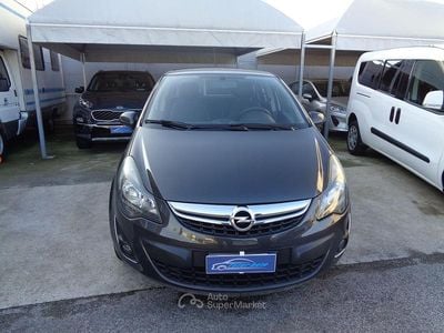 Usata Opel Corsa 75 CV (55 kW) 2014 Gray Utilitaria