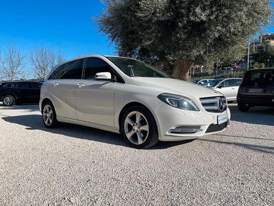Usata Mercedes B180 108 CV (79 kW) 2013 Bianco Monovolume