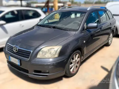 Second-hand Toyota Avensis 116 CP (85 kW) 2006 Gri Break