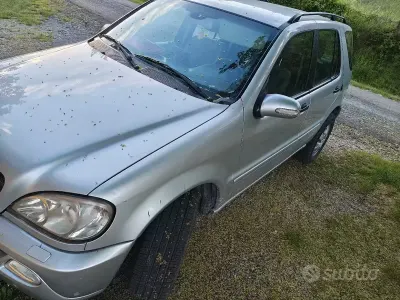 Gebraucht Mercedes ML270 163 PS (119 kW) 2003 Grau SUV
