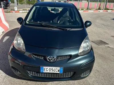 Second-hand Toyota Aygo 68 CP (50 kW) 2011 Gri Hatchback
