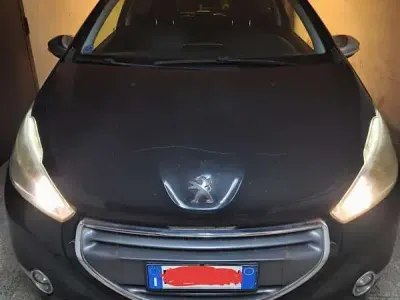 Usata Peugeot 208 Allure 68 CV (50 kW) 2012 Utilitaria