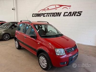 Usata Fiat Panda 4x4 Climbing 60 CV (44 kW) 2005 Rosso Utilitaria