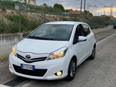 Begagnad Toyota Yaris City 99 HK (72 kW) 2014 Halvkombi