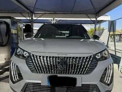 Brugt Peugeot 2008 Allure 101 HK (74 kW) 2025 Grå SUV