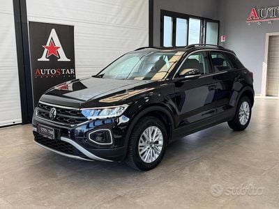 Usata VW T-Roc Life 150 CV (110 kW) 2023 Nero SUV