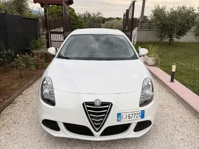 Usata Alfa Romeo Giulietta Progression 105 CV (77 kW) 2011 Bianco Utilitaria