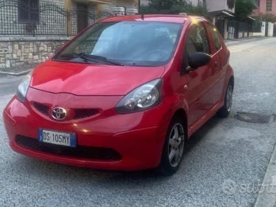 Usata Toyota Aygo 68 CV (50 kW) 2008 Rosso Utilitaria