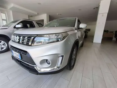 Usata Suzuki Vitara Cool 129 CV (94 kW) 2024 Argento SUV
