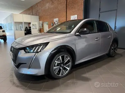 Usata Peugeot 208 GT 101 CV (74 kW) 2020 Grigio Utilitaria