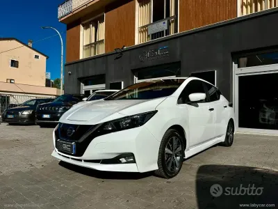 Usata Nissan Leaf Acenta 89 kW (122 CV) 2021 Bianco Utilitaria