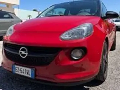 Usata Opel Adam Glam 87 CV (63 kW) 2015 Rosso Utilitaria