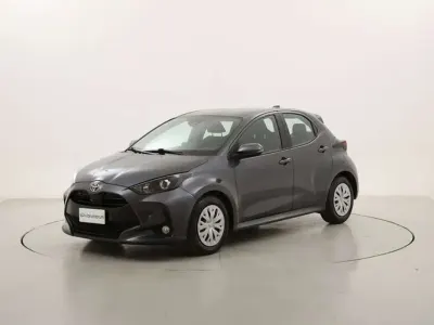 Usata Toyota Yaris Business Edition 72 CV (52 kW) 2023 Grigio Utilitaria