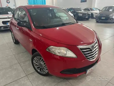 Usata Lancia Ypsilon Platinum 95 CV (69 kW) 2012 Rosso Utilitaria