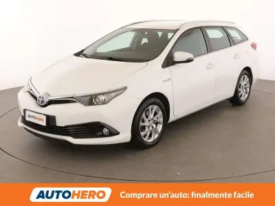 Usata Toyota Auris Hybrid Active 99 CV (72 kW) 2016 Bianco Station wagon