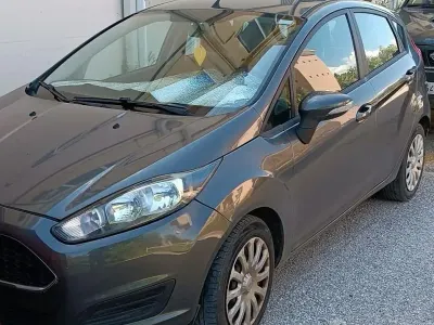 Begagnad Ford Fiesta Titanium 75 HK (55 kW) 2017 Grå Halvkombi