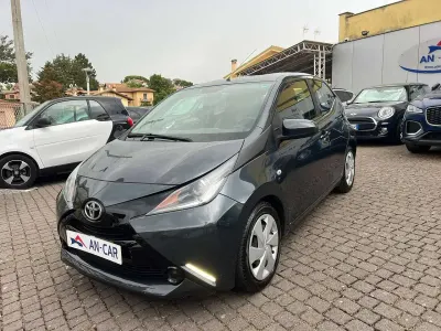 Usata Toyota Aygo X-play 69 CV (50 kW) 2018 Grigio Utilitaria