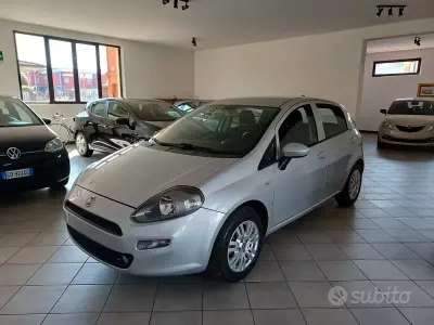 Usata Fiat Punto Lounge 69 CV (50 kW) 2016 Grigio Utilitaria
