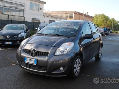 Usata Toyota Yaris 69 CV (50 kW) 2009 Grigio Utilitaria