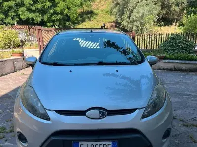 Usata Ford Fiesta Titanium 71 CV (52 kW) 2011 Grigio Berlina