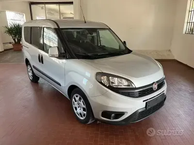 Usata Fiat Doblò 120 CV (88 kW) 2023 Grigio Monovolume