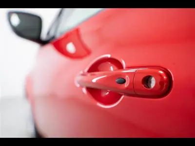 Usata Renault Zoe Life 80 kW (109 CV) 2020 Rosso metallizzato Utilitaria