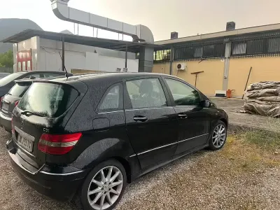 Usata Mercedes B200 140 CV (102 kW) 2006 Nero Monovolume