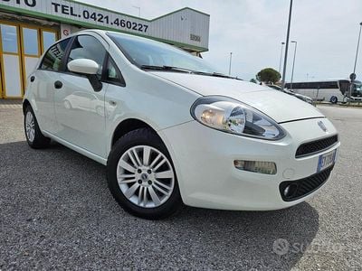 Gebraucht Fiat Punto Street 69 PS (50 kW) 2015 Weiß Kleinwagen