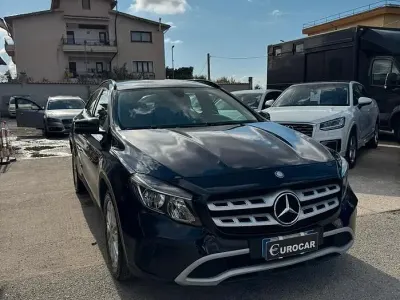 Usata Mercedes GLA200 136 CV (100 kW) 2017 Bluazzurro SUV