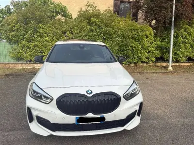 Begagnad BMW 118 M Sport 150 HK (110 kW) 2023 Vit Halvkombi