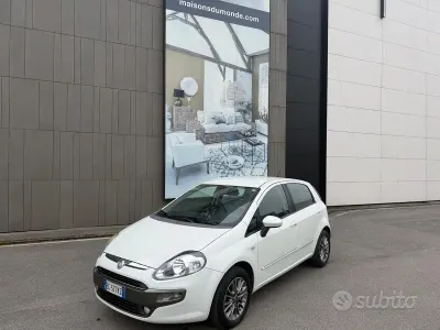 Begagnad Fiat Punto Evo Dynamic 65 HK (47 kW) 2010 Vit Halvkombi