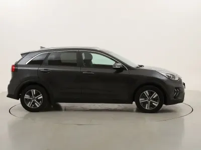 Usata Kia Niro Urban 141 CV (103 kW) 2022 Grigiogrigio SUV