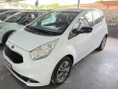 Usata Kia Venga Active 90 CV (66 kW) 2016 Bianco Utilitaria