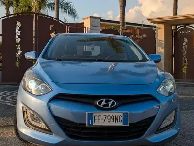 Usata Hyundai i30 100 CV (73 kW) 2012 Blu Berlina