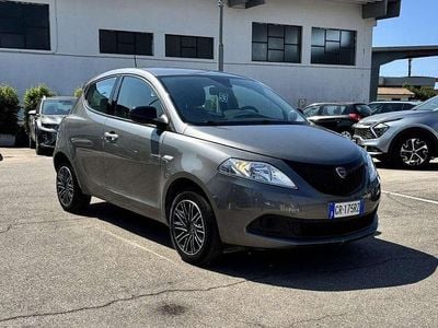 Usata Lancia Ypsilon Silver 69 CV (50 kW) 2023 Grigio scuro Utilitaria
