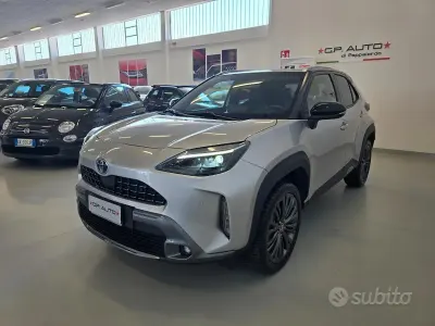 Usata Toyota Yaris Cross 92 CV (67 kW) 2022 Grigio/tetto nero SUV