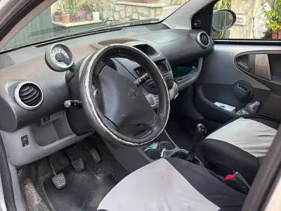 Usata Peugeot 107 Active 68 CV (50 kW) 2012 Grigio Utilitaria
