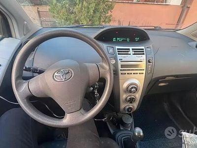 Usata Toyota Yaris Sol 87 CV (63 kW) 2006 Nero Utilitaria