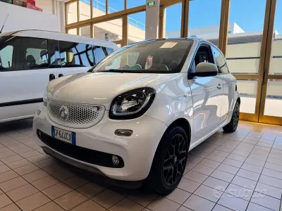 Usata Smart ForFour Proxy 71 CV (52 kW) 2015 Bianco Utilitaria