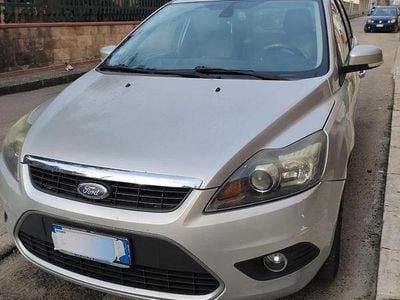 Usata Ford Focus Titanium 110 CV (80 kW) 2010 Grigio Station wagon