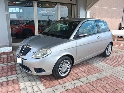 Usata Lancia Ypsilon 75 CV (55 kW) 2008 Argento Utilitaria