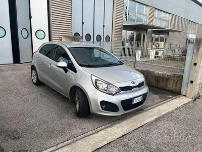 Usata Kia Rio EX 86 CV (63 kW) 2012 Grigio Berlina