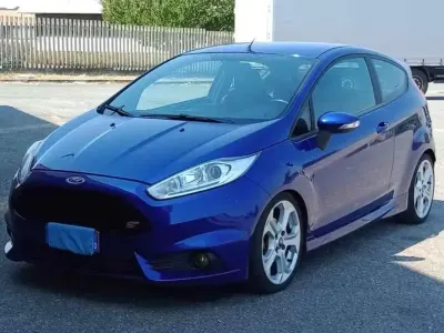 Usata Ford Fiesta ST 182 CV (133 kW) 2014 Blu/azzurro Utilitaria