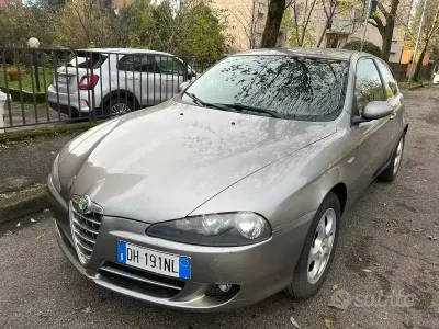 Usata Alfa Romeo 147 105 CV (77 kW) 2006 Grigio Utilitaria