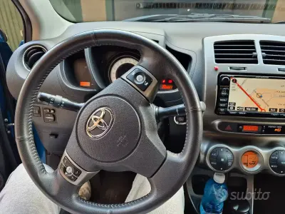 Usata Toyota Urban Cruiser Active 90 CV (66 kW) 2013 Blu Utilitaria