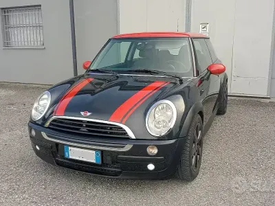 Usata Mini Cooper 75 CV (55 kW) 2005 Nero Utilitaria