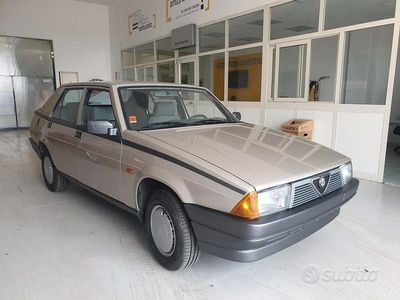 Usata Alfa Romeo 75 120 CV (88 kW) 1987 Grigio Berlina