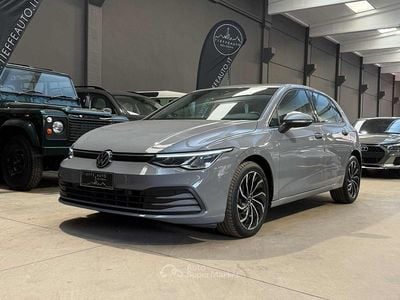 Usata VW Golf VIII Life 131 CV (96 kW) 2023 Grigio nardo pastello Berlina