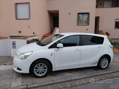 Usata Toyota Verso Active 2012 Bianco Monovolume